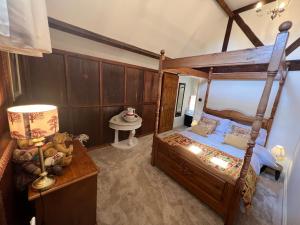 an overhead view of a bedroom with a canopy bed at Braunston Manor Cottage in Braunston