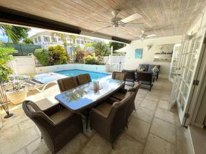 Bazén v ubytování Nanpa, Luxury Family Three Bed Villa, St James West coast, Private pool nebo v jeho okolí