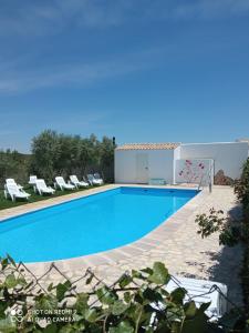 The swimming pool at or close to Casa rural PERALTA S CAZORLA PISCINA COMPARTIDA