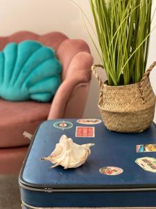 Seaside Seashell Suite的休息区