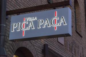 Certifikát, ocenenie alebo iný dokument vystavený v ubytovaní Villa Pica Paca - Old Town