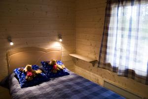 A bed or beds in a room at Vanha Väätänen Cottage