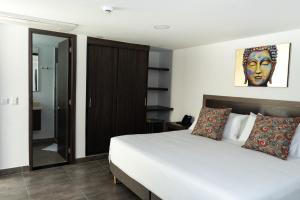 Postel nebo postele na pokoji v ubytování Hotel Qatar Cali