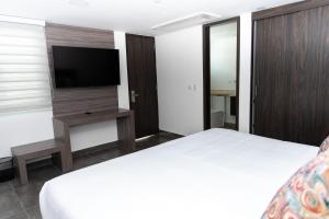 Postel nebo postele na pokoji v ubytování Hotel Qatar Cali
