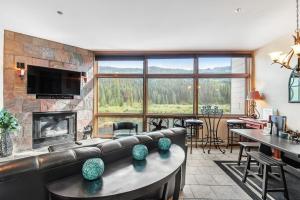 Televisyen dan/atau pusat hiburan di 2914 River Bank Lodge - Keystone