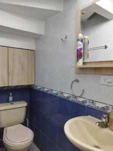 a bathroom with a toilet and a sink at Apartamento Quintas de San Javier in Medellín