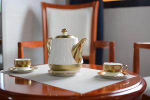 Příslušenství pro přípravu čaje a kávy v ubytování Gmb-Arte' Hotel