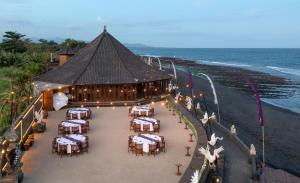 an overhead view of a wedding reception at the beach at Desa Swan Villas & SPA, Keramas in Keramas