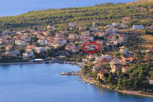 Fotografie z fotogalerie ubytování Apartments by the sea Grebastica, Sibenik - 966 v destinaci Bašelovići