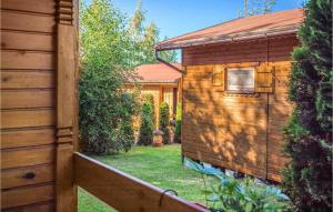 Vonkajšia záhrada v ubytovaní 2 Bedroom Awesome Home In Jaroslawiec