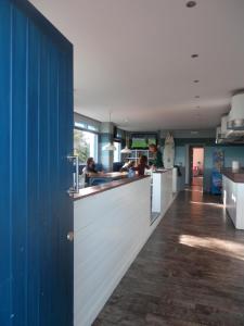 Gallery image of H.A.N.D Surf Hostel in Langre