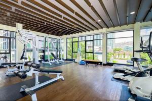 Fitness centrum a/nebo fitness zařízení v ubytování Dusit Grand Condo View