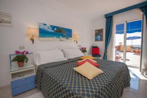 a bedroom with a bed with a view of the ocean at Hotel Weber Ambassador in Capri