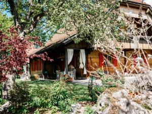 A garden outside Chalet in Feistritz near Petzen Ski Area