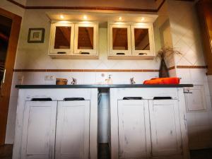 A kitchen or kitchenette at Chalet in Feistritz near Petzen Ski Area