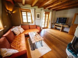 A television and/or entertainment centre at Chalet in Feistritz near Petzen Ski Area