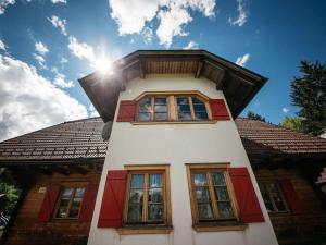 The building in which the holiday home is located