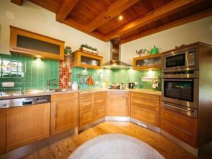 A kitchen or kitchenette at Chalet in Feistritz near Petzen Ski Area