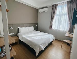 מיטה או מיטות בחדר ב-Walk In Hotel