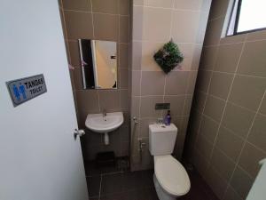 Bilik mandi di Melinjau Homestay Putrajaya for Islamic Friendly +14 gambar