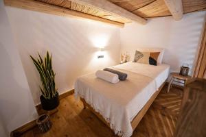 A bed or beds in a room at CasaCarma II, private pool, boho design, tradition