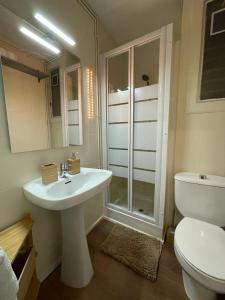 a bathroom with a white sink and a toilet at Urgel habitaciones in Barcelona