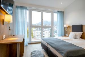 Postel nebo postele na pokoji v ubytování AVALON Hotel Bad Reichenhall