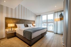 Postel nebo postele na pokoji v ubytování AVALON Hotel Bad Reichenhall