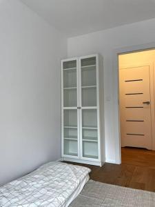 Postel nebo postele na pokoji v ubytování Przestronny apartament w Centrum Gdańska.