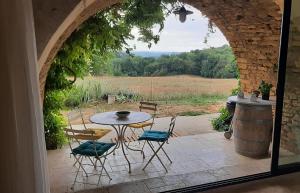 Vonkajšia záhrada v ubytovaní Charmant studio dans maison d'hôte dans un écrin de verdure