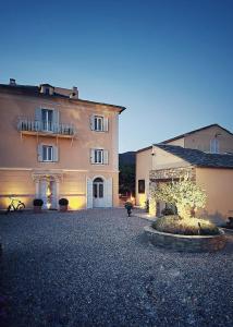 a large house with a courtyard in front of it at A Villa di Rutali in Rutali