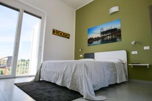 a bedroom with a bed and a painting on the wall at Villa Caravaggio Comfort e Relax in Rocca San Giovanni