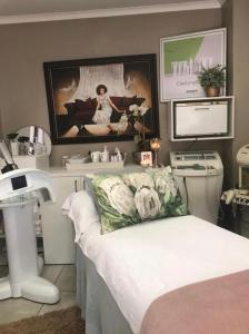 a dressing room with a bed and a mirror at Langebaan Golf Studio B1 - Langebaan Golf Estate in Langebaan