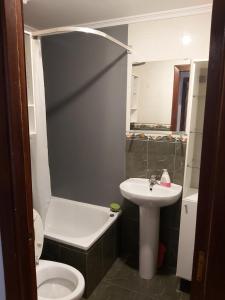 A bathroom at MONTE NARANCO-LOS VEGA PARKING e INTERNET GRATIS Még 28 kép