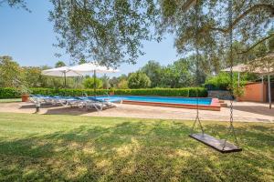 Der Swimmingpool an oder in der Nähe von Finca Margarita by Mallorca House Rent