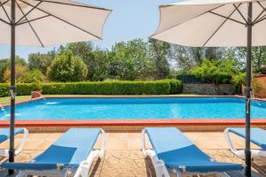 Der Swimmingpool an oder in der Nähe von Finca Margarita by Mallorca House Rent