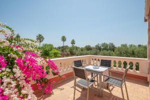 Ein Balkon oder eine Terrasse in der Unterkunft Finca Margarita by Mallorca House Rent