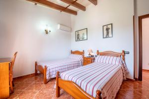 Ein Bett oder Betten in einem Zimmer der Unterkunft Finca Margarita by Mallorca House Rent