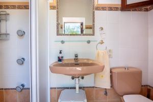 Ein Badezimmer in der Unterkunft Finca Margarita by Mallorca House Rent