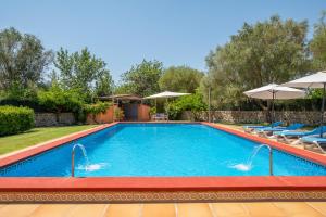 Der Swimmingpool an oder in der Nähe von Finca Margarita by Mallorca House Rent