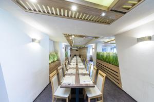 Jam Panzió餐厅或其他用餐的地方