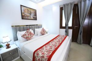 Katil atau katil-katil dalam bilik di Hotel Nature View Green Park Metro Couple Friendly New Delhi