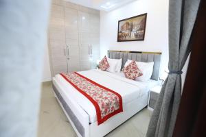 Katil atau katil-katil dalam bilik di Hotel Nature View Green Park Metro Couple Friendly New Delhi