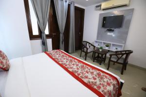Katil atau katil-katil dalam bilik di Hotel Nature View Green Park Metro Couple Friendly New Delhi