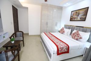 Katil atau katil-katil dalam bilik di Hotel Nature View Green Park Metro Couple Friendly New Delhi