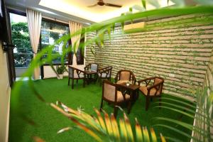 Posezení v ubytování Hotel Nature View Green Park Metro Couple Friendly New Delhi