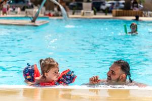Гости Camping maeva Escapades Les Cottages de Perpignan