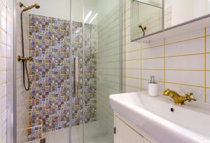 Kúpeľňa v ubytovaní Goldcentral Apartments Akacfa Studios