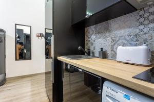 Kuchyňa alebo kuchynka v ubytovaní Goldcentral Apartments Akacfa Studios