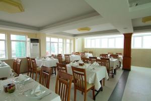 Restaurace v ubytování Rose Emerald Hotel